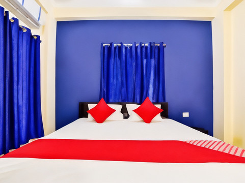 OYO 69407 Royal Brothers