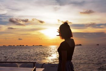 北海港务局客运码头出海游半日游【游轮出海观光+市内上门接送】【乘游轮出海观光，与大海来个亲密接触，海上看北海！】