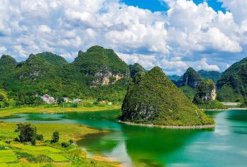 崇左+德天跨国瀑布+峒那屿湾+崇左往返+景点定制+上门接送【上午：南宁出发驾车至德天跨国瀑布，乘观光车、竹排赏景。】