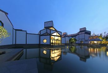 苏州博物馆讲解服务【1.5小时专业人工讲解+无线耳机】【本产品是苏博本馆进馆参观，1.5小时深度精讲，赠无线耳机，平常15人精品小团（大型节假日20人左右）】