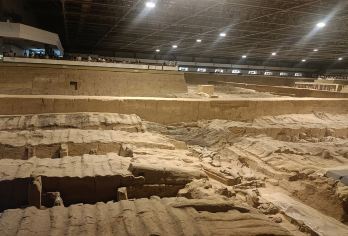 西安兵马俑+丽山园一日游【2-8人小团|铜车马套餐|上门接】【亮点1: 8人小团.把时间充分用在景区游览上（具体车型我们会根据人数安排，一般不会超过8位游客)】