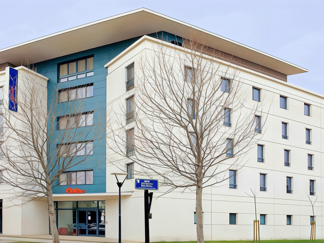 Barbentane酒店住宿-阿维尼翁阿维尼翁柔居公寓式酒店