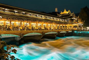 2-8人团·四姑娘山+南桥夜景1日游|含三宝·氧气·3环包接【[经典纯玩]升级2-8人团；超高自由度，四姑娘山+都江堰南桥夜景；川西短线一日游经典推荐！】