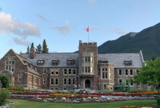 加拿大卡尔加里-瀑布花园-路易丝湖-可订制【中文包车自由行】【中文专车出行，行程自己定义，无需等待，专属贴心服务，尽享惬意旅程】