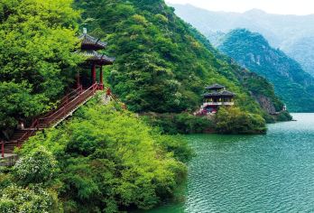 石门栈道+诸葛古镇+武侯祠一日游【深度讲解/高铁站直达】【栈道游览，三国古镇观光，】