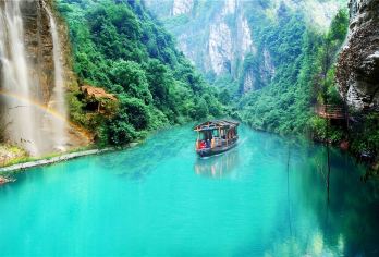 湖南+张家界大峡谷景区(玻璃桥)+宝峰湖【不一样的张家界M】【游览张家界著名景点，看千峰耸立、万石峥嵘的自然风光】