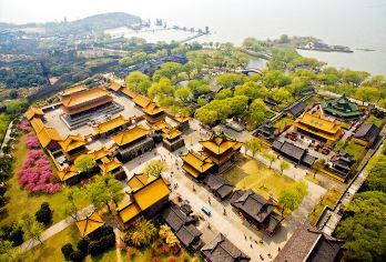 无锡鼋头渚风+三国水浒城一日游【苏州出发&精选纯玩赠礼】【服务保障：10年+专业地接旅游，店铺累计1w+真实好评，一直被模仿，从未被超越，做纯玩我们是认真的！】