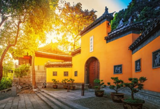 南京鸡鸣寺深度讲解【包含门票+无线耳麦+当天可约】【45分钟深度讲解，提供无线耳麦】