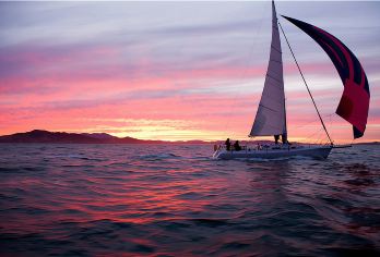 帆船出海冲浪-梦幻海岸赶海踏浪-闽南风味海鲜午餐（岛内酒店接【醉美马拉松赛道 与大海的亲密接触 文艺打卡胜地】