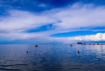 西宁：青海湖+塔尔寺+东关清真大寺私人定制/行程可调一日游@【青海湖秘境体验：避开人群深入二郎剑景区，享湛蓝湖景与候鸟生态。】