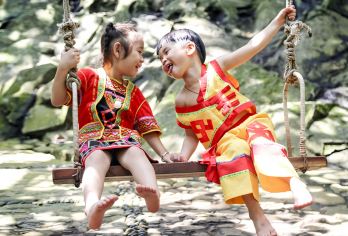 海南槟榔谷黎苗文化旅游区一日游【黎苗文化 +往返接送+门票】【[黎苗风情]看黎苗风情演出，体验原汁原味的海南黎苗民族风情】