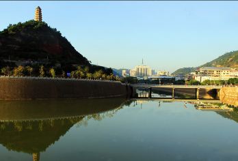 宝塔山+革命纪念馆+王家坪旧址+杨家岭旧址+枣园旧址一日活动【宝塔山是中国革命的灯塔，圣地延安的重要标志和象征，也是延安的必到之地】