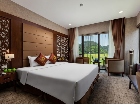 Liberty Hall Tam Coc Hotel & Villa