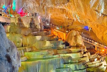 九乡新路线包车一日游：三环内免费接送+一单一团+纯玩无购物【[实力保障]昆明一日游集团品质严选线路，拥有自己的车队、导游、司机，全程品质把控，专业一手资源】