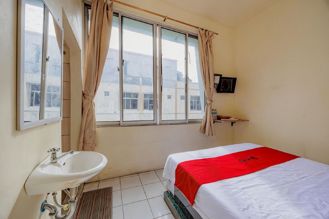RedDoorz Near Soekarno Hatta Airport 3