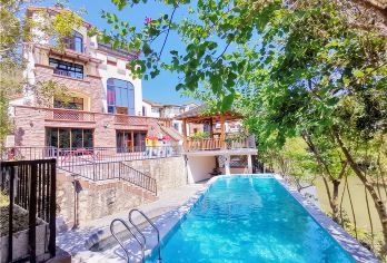 惠州南昆山10房18床泳池温泉别墅+桌球+KTV+麻将+烧烤【养生谷别墅内带泡池温泉入户+独立KTV+麻将+烧烤炉+泳池，配套设施齐全，足不出户畅玩别墅轰趴设施。】