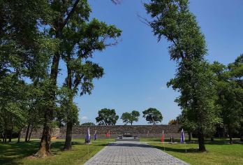 渤海国+遗址博物馆+镜泊湖一日游【游览镜泊湖自然风光】