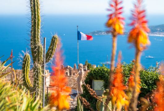 法国埃兹戛纳摩纳哥蔚蓝海岸一日游尼斯出发8人中文小团酒店接送【中文司导带您游遍蔚蓝海岸精华景点，行程自由灵活，酒店接送】