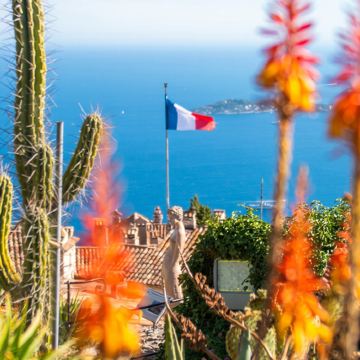 法国埃兹戛纳摩纳哥蔚蓝海岸一日游尼斯出发8人中文小团酒店接送