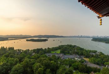 杭州西湖游船+雷峰塔+乌镇西栅一日游【29人团 纯玩无套路】【[保证纯玩]没有购物安排，没有强制消费，没有隐形消费，每团人数不超过15人】