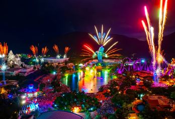 珠海长隆飞船乐园一日游&双人畅玩一日游【真实水下潜水艇游乐设施，能让你身临其境地探索海底世界，和五彩斑斓的鱼群擦肩而过】