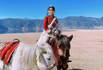 香格里拉纳帕海(依拉草原)半日游【含骑马+包车接送】【骑马（时间不低于30分钟）深入纳帕海草原，景点直达，方便快捷~】