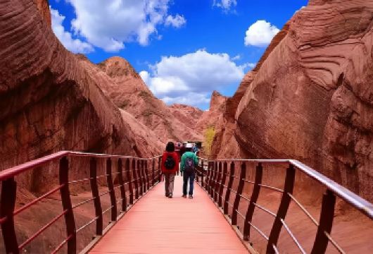 【商务小团·纯玩·上门接送】靖边波浪谷景区一日游【[丹霞地貌景观]三大游览区域：火焰丹霞、赤壁丹霞、地心丹霞。】