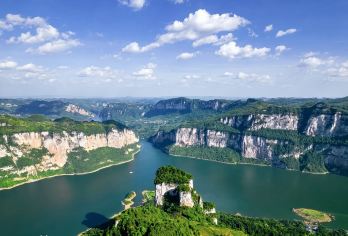 乌江源百里画廊+织金洞私家团一日游【独立包团+上门接送】【专业司机全程护航，驾龄丰富、路线熟悉，贴心服务、景点介绍等增值服务，让您省心又安心。】