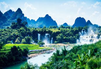 德天跨国瀑布景区一日游【全景4H深度畅游∣无购物无车销】【[全景新体验]水陆空 360°全景体验，领略德天中越边境异域特色风情；】