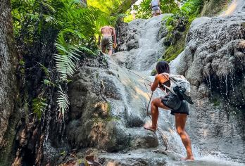 泰国清迈粘粘瀑布半日游 可搭配大象咖啡/天使瀑布/老虎园【[粘粘瀑布]可以攀爬的瀑布 玩水体验感拉满】
