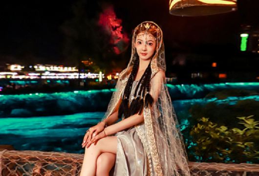 都江堰景区一日游【8人小团+晚出发+夜景蓝眼泪+上善演出】【仰天窝打卡，[上善都江堰]大型演出，夜游南桥，旅拍蓝眼泪。】