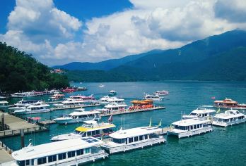 日月潭+清境农场一日游【台中市区饭店接送】【带领您前往到台湾必定要去一回的全球著名景点日月潭，乘船畅游日月潭，置身山湖美景之间】