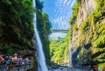 恩施大峡谷+七星寨+云龙地缝+地心谷包车游【每天8小时VIP服务，丰富的文化体验】