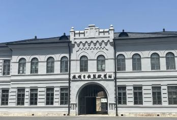 旅顺白玉山+军港+潜艇博物馆1日【6人小团景区深度讲解】【[历史全景体验]一座旅顺口，半部近代史；一山担两海，一港写春秋。】