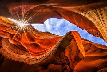 延安甘泉大峡谷一日游【西安往返/雨岔大峡谷丹霞地貌/特色餐】【亮点一：陕北黄土高原下隐藏着的丹霞地貌，被誉为世界活丹霞、中国梦之谷，静赏大自然鬼斧神工之美；】