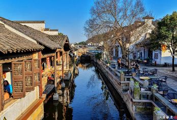 【金牌说】惠山古镇讲解 3小时讲解 含票8人小团 大咖讲师【[金牌导游讲师团]他们博古通今，幽默睿智，善于挖掘文物背后的故事，用有趣的方式带您领略江南风情；】