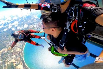 海花岛跳伞基地一日游【海花岛跳伞【4000米跳伞+高清摄像】【4000米直升机观光+跳伞摄像跟拍】