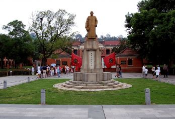 【包车私家团】黄鹤楼+辛亥革命+辛博+毛主席旧居一日活动【[行程特色]穿越千年近代史、感受江城变迁】