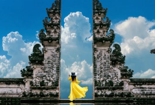 巴厘岛东部探秘：天空之门+乌戎水皇宫+蒂尔塔冈加一日游【一日游览巴厘岛东部三大特色景点，打卡网红天空之门与两大水皇宫。​】