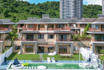 惠州南昆山塞纳河畔12房21床滑梯泳池温泉别墅+桌球+KTV【别墅内带泡池温泉入户+独立KTV+麻将+烧烤炉+滑梯泳池+会议室，配套设施齐全。】