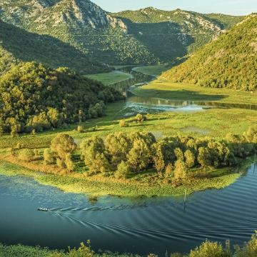 从科托尔出发，纵览黑山精华：洛夫琴山、克鲁亚河、圣斯特凡岛