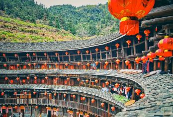 厦门旅游漳州南靖土楼+云水谣古镇+和贵楼+怀远楼一日游大团【[经典景区]精华景点，漫步云水谣古道，看土楼前世今生，打卡客家土楼，感受传统文化，老少皆宜！】