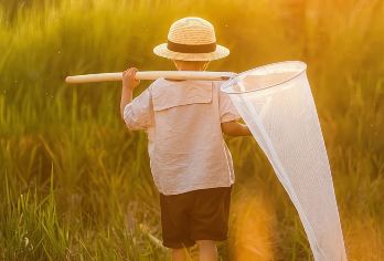 涠洲岛研学半日游【贝壳手工/保鲜膜作画/田园采摘/教练讲解】【了解涠洲岛，海洋认知，沙滩寻宝，户外写实，游学团建老少皆宜。】