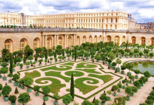 巴黎出发·精选日游｜凡尔赛宫+莫奈故居+梵高小镇&艺术人文旅【金碧辉煌的镜厅，气势恢宏的花园，每一处都散发着皇家风范。站在阳光洒落的长廊，仿佛穿越回17世纪。】