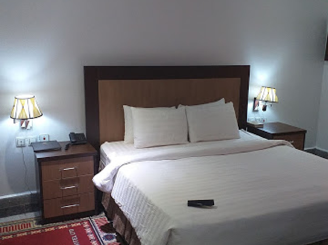Omoku酒店住宿-Immaculate Royal International Hotel