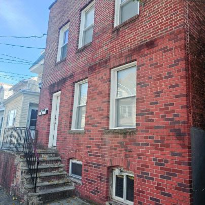 Divine Villa and Resort -26 Grace Street Irvington NJ -Ewr Airport -Prudential - Njit -Penn Station