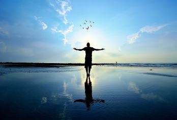 青海湖+茶卡盐湖一日游【返程高速+自由行+当地老司机带您畅游【避开人多情况复杂，停车不方便的困扰。玩沿途美景无数，好的美景总在路上！】