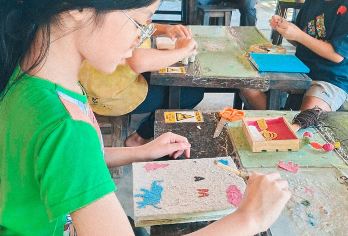 清迈网红粘粘瀑布攀岩+大象噗噗造纸公园半日游 亲子优选【亲子友好景点·适合家庭游玩，瀑布底部适合小朋友攀爬，安全又有趣】