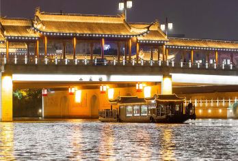 苏州古运河游船(新市桥码头)夜游【尊享游 评弹表演沿岸讲解】【充分感受苏州这一座东方水城的独特魅力】