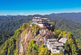 腾冲云峰山+银杏村+火山公园一日游 升级可选柏联或悦椿温泉【[许愿仙山]云海之上灵验山，行走在仙气缭绕的云峰山，听林间清风；】